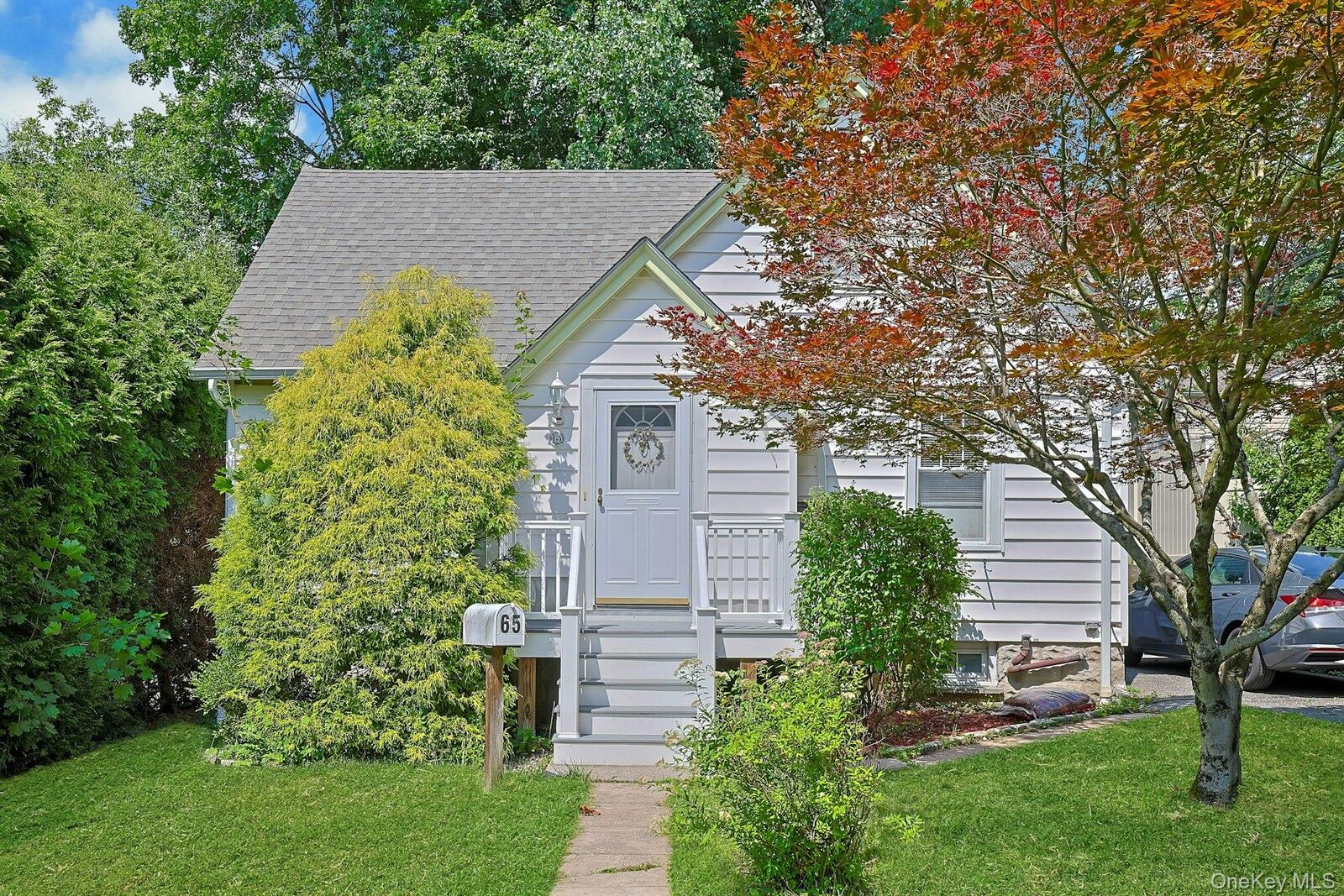 Property Photo:  65 Laurel Place  NY 10594 