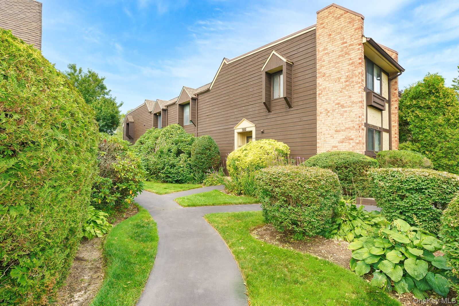 Property Photo:  91 Southgate Circle  NY 11762 