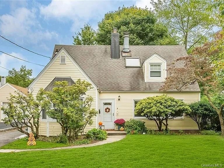 Property Photo:  7 Wendover Road  NY 10709 
