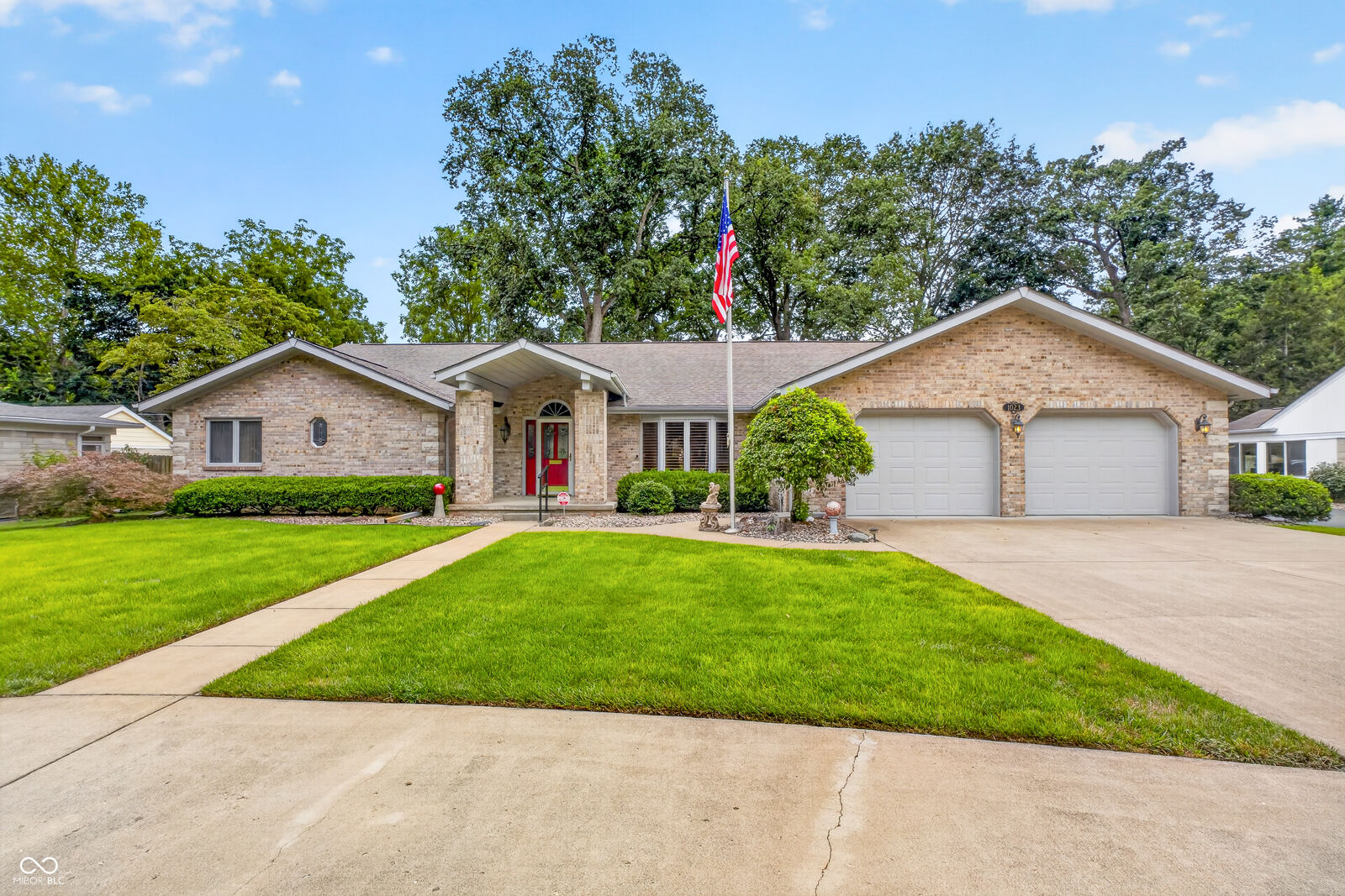 Property Photo:  1023 Hawthorne Drive  IN 47203 