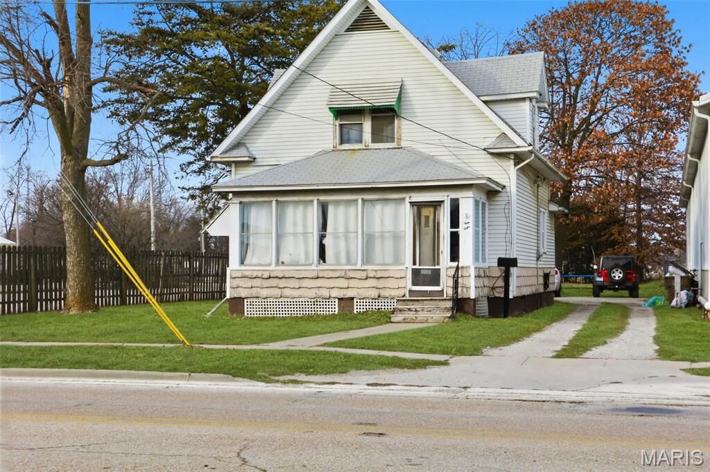 Property Photo:  712 W Main Street  IL 62626 