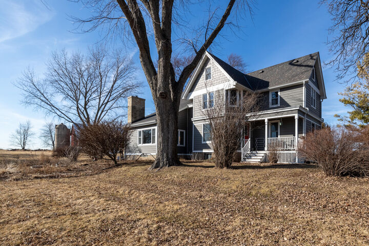 Property Photo:  1615 Ulao Dr  WI 53024 