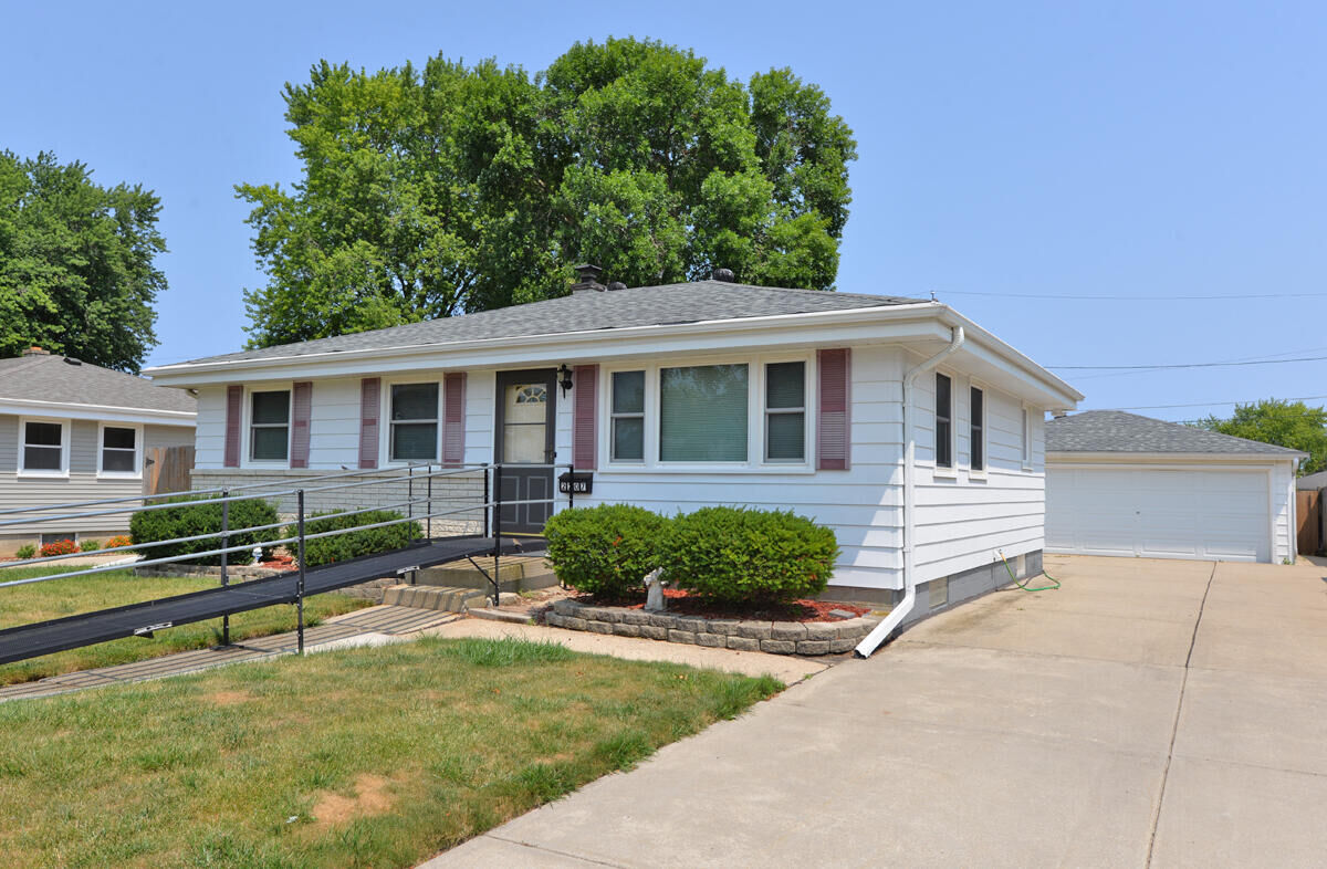 Property Photo: 2207 Illinois St WI 53405