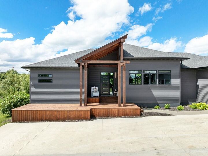 Property Photo:  1007 5th St SE  ND 58368 