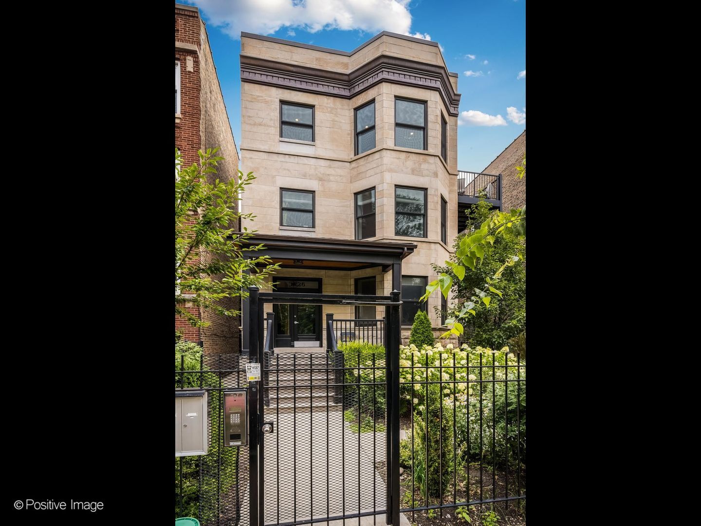 Property Photo:  1226 W Winnemac Avenue 3S  IL 60640 