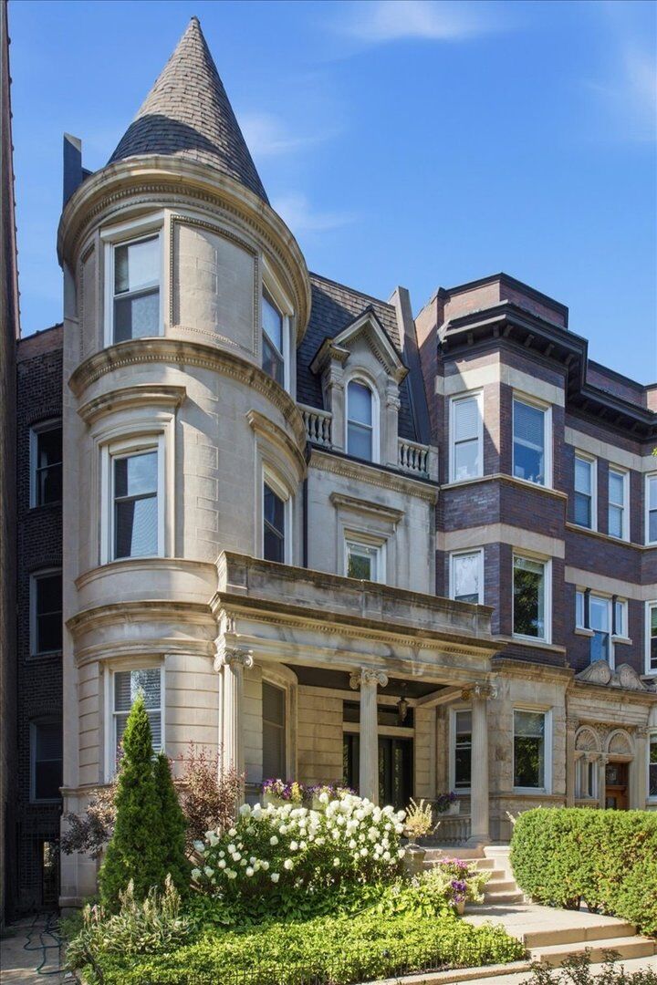 Property Photo:  524 W Oakdale Avenue 2  IL 60657 