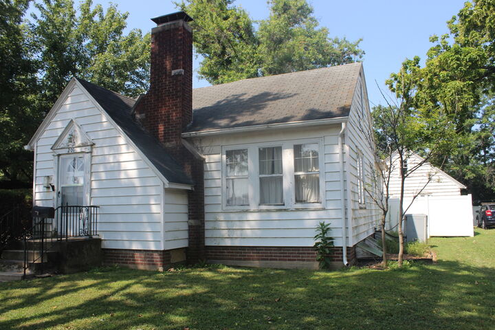Property Photo:  201 N College Street  IL 62881 