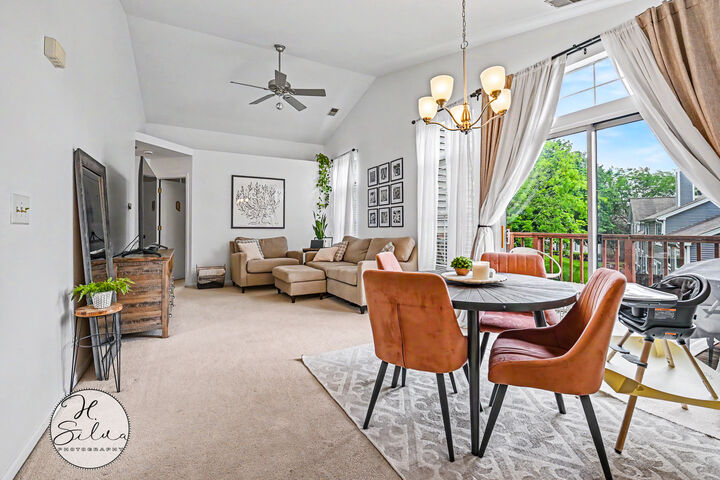 Property Photo:  2035 Waverly Lane 2035  IL 60102 