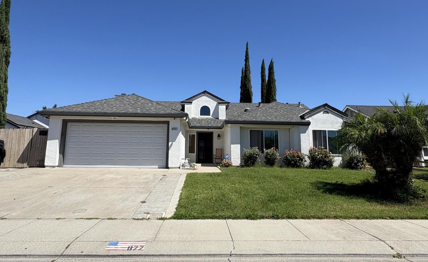 Property Photo: 877 Mission Ridge Drive CA 95337