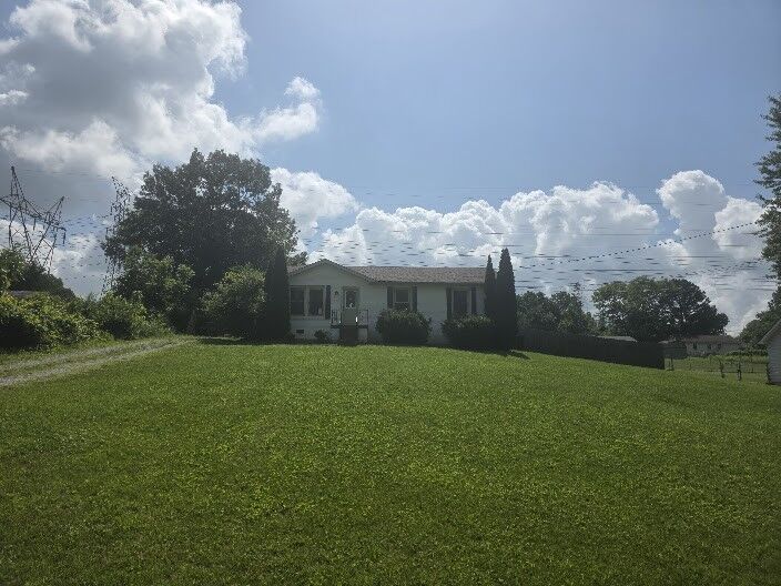 Property Photo:  2819 Sparrow Dr  TN 37040 