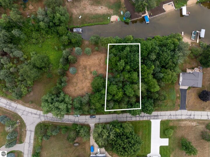 Property Photo:  1009 Cantabrian Drive  MI 48893 