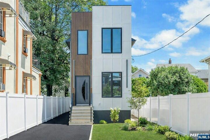 Property Photo:  54 Hamilton Avenue  NJ 07022 