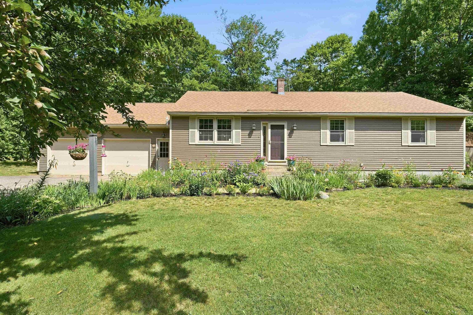 Property Photo:  4 Franklin Highway  NH 03216 