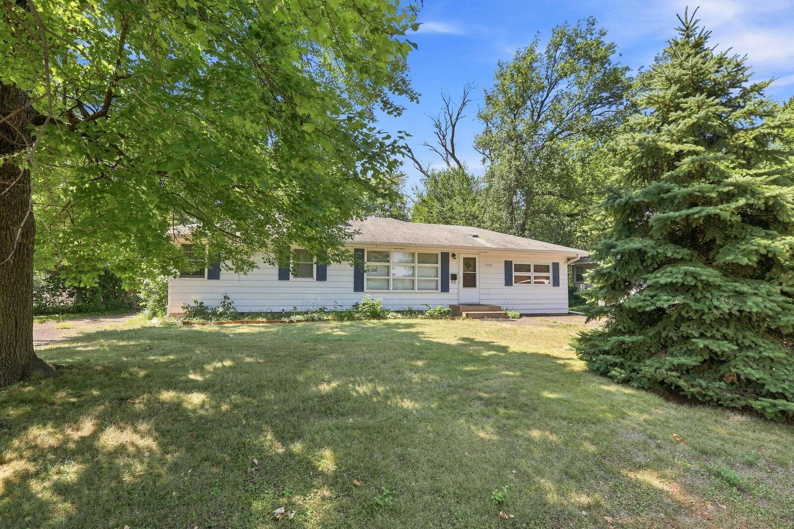 Property Photo:  5355 Northport Drive  MN 55429 