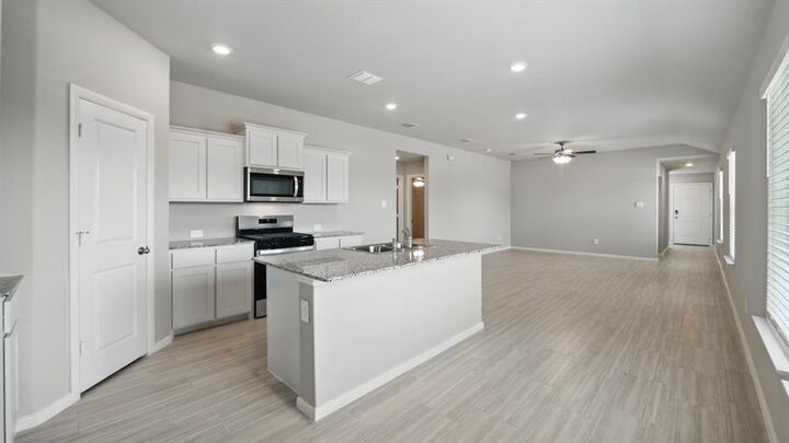 Property Photo: 162 Davis Lane TX 76071