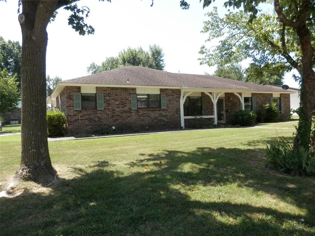 Property Photo:  2915 Parkwood Drive  AR 72756 