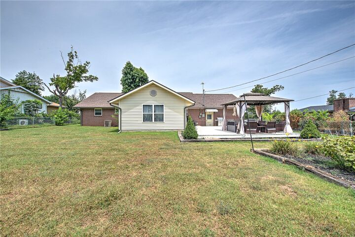 Property Photo:  1104 Pine Street  AR 72756 