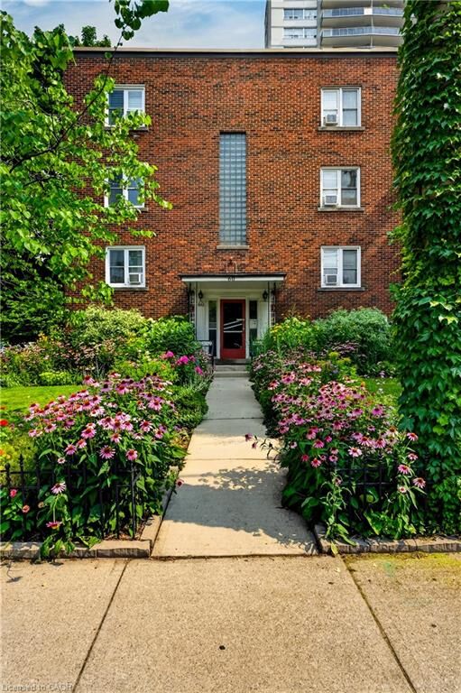 Property Photo:  60 Robinson Street 104  ON L8P 1Y9 