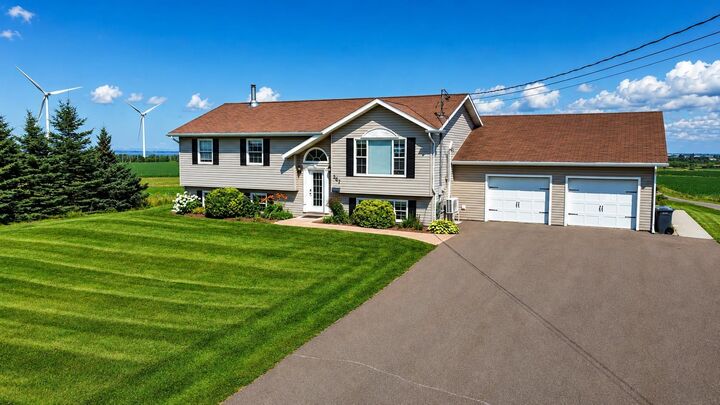 Property Photo:  207 North Drive  PE C1N 4E9 