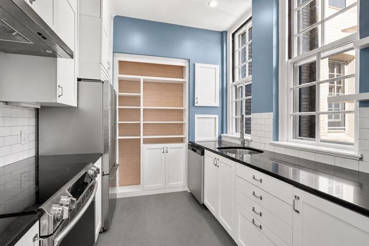 Property Photo:  65 Glen Rd H4  MA 02445 