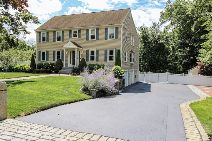 Property Photo:  10 Stoneybrook Drive  MA 02324 