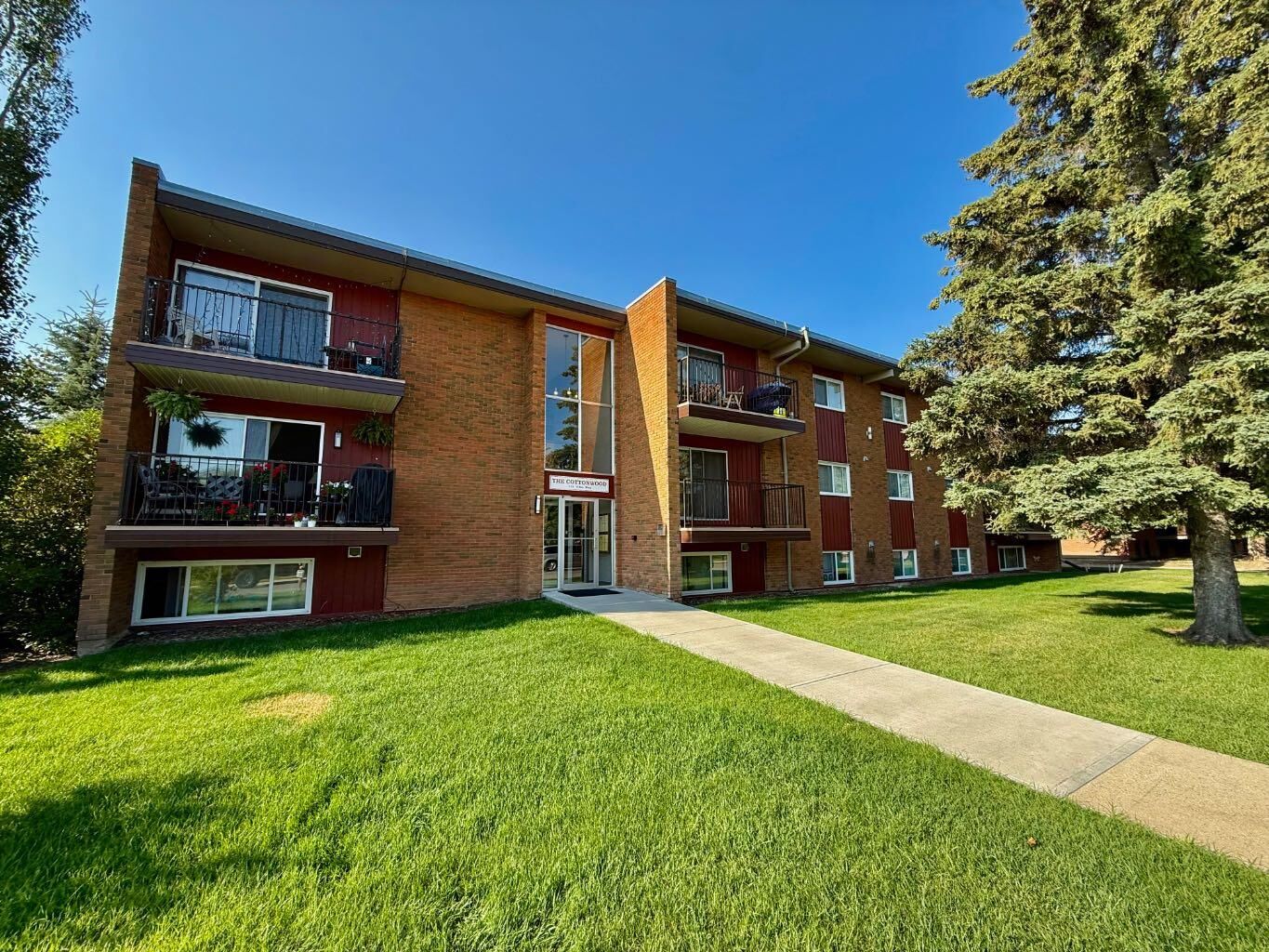 Property Photo:  115 8 Avenue SW 0  AB T1V 1A3 