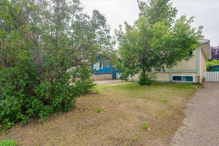 Property Photo:  3811 52 Avenue  AB T4J 1C8 