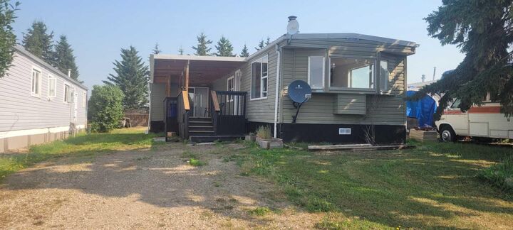 Property Photo: 201 - 1 Street 21 AB T0M 2B0