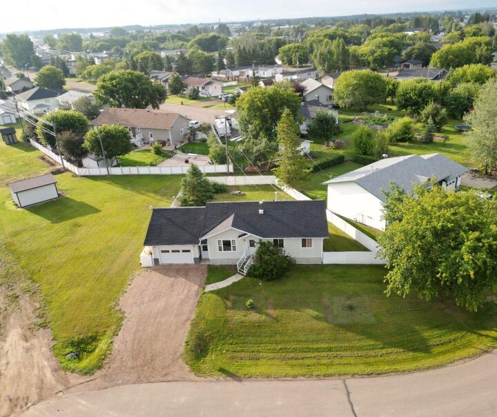 Property Photo: 10409 107 Street AB T0H 2H0