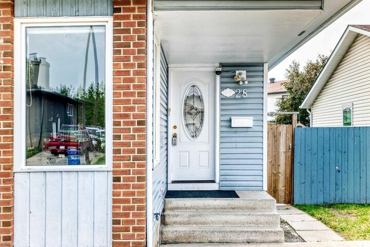 Property Photo:  28 Whiteram Close NE  AB T1Y 5X8 