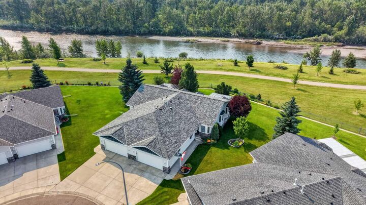 Property Photo:  127 Riverside Place NW  AB T1V 1X3 