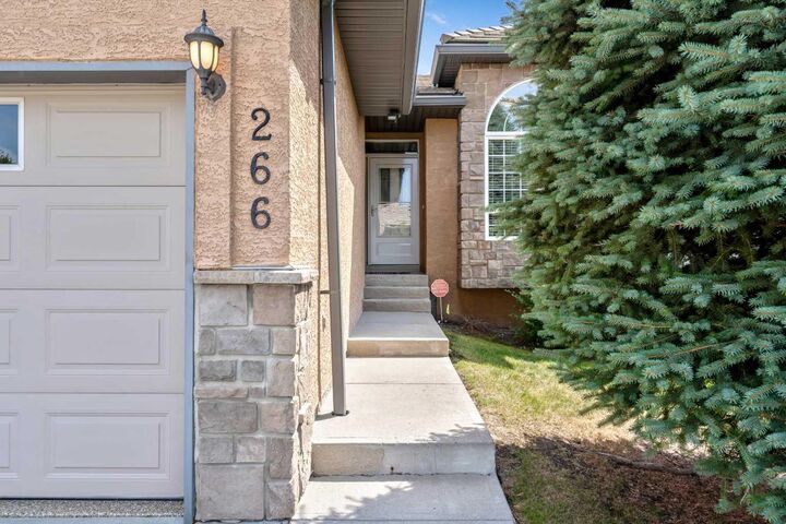Property Photo:  266 Shannon Estates Terrace SW  AB T2Y 4C4 
