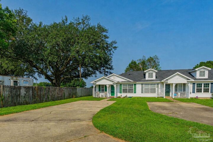 Property Photo:  300 Loveland Cir  FL 32526 