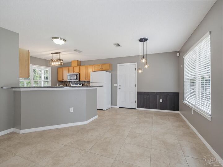 Property Photo: 5523 Berryhill Rd FL 32570