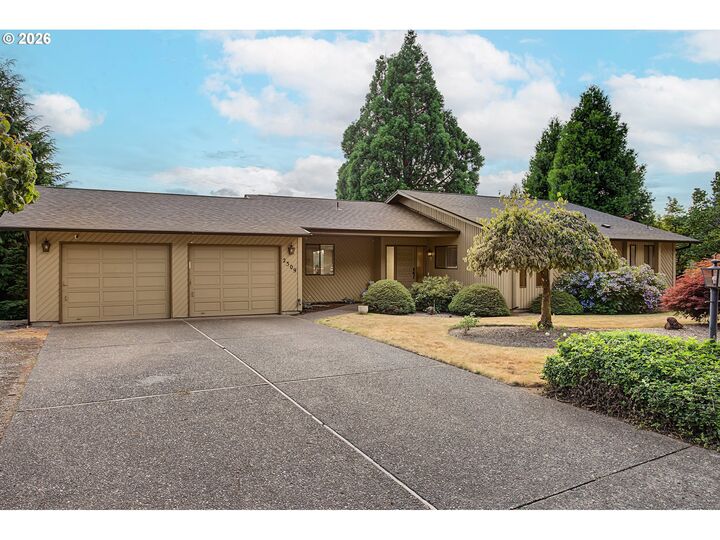 Property Photo:  2309 NE 45th Cir  WA 98663 