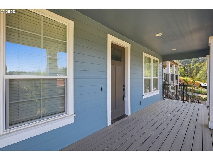 Property Photo: 2785 Pinerock Dr OR 97403