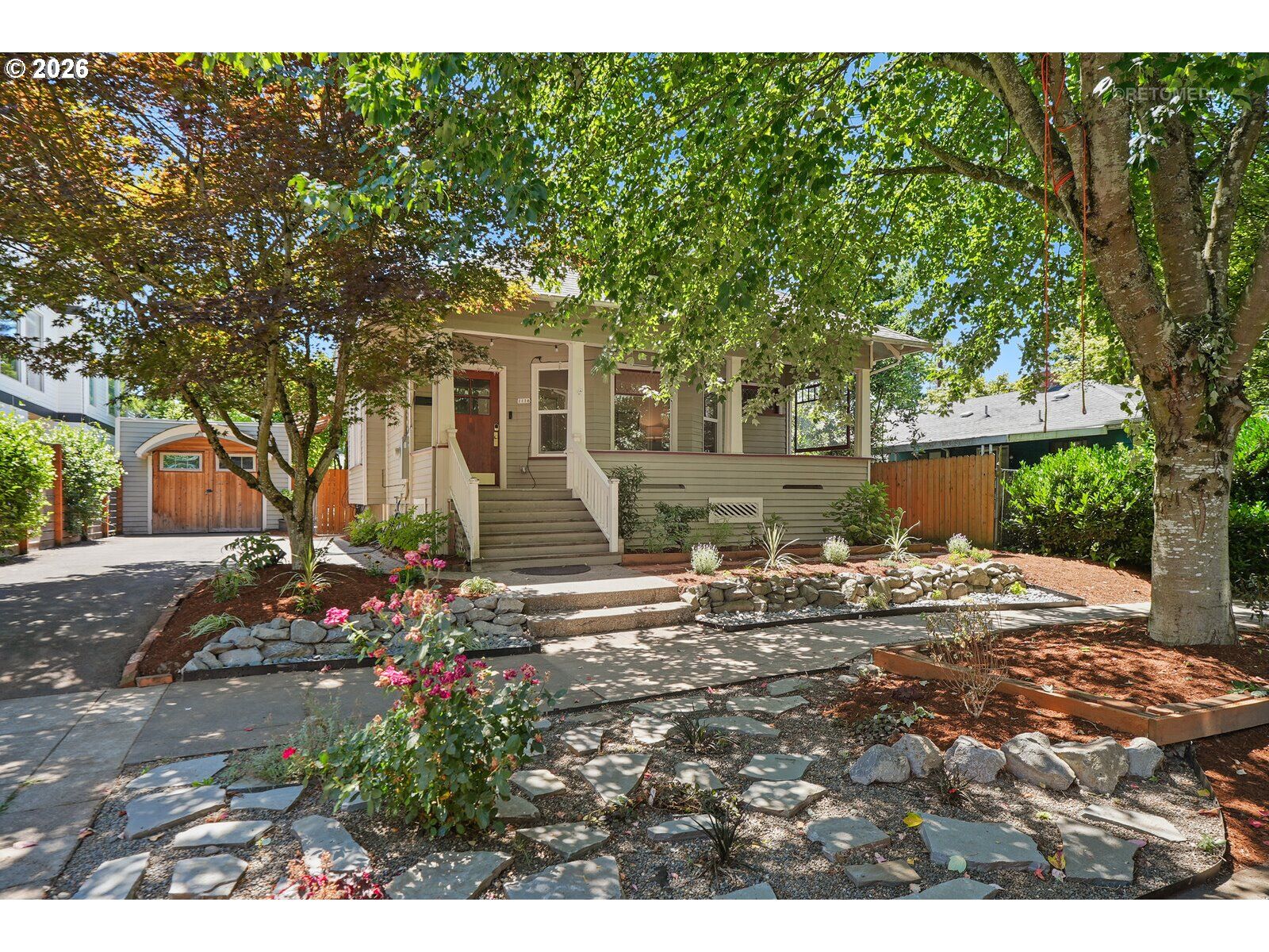 Property Photo:  1116 SE Tenino St  OR 97202 