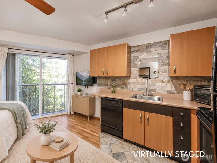 Property Photo: 4020 Aurora Avenue N 308 WA 98103