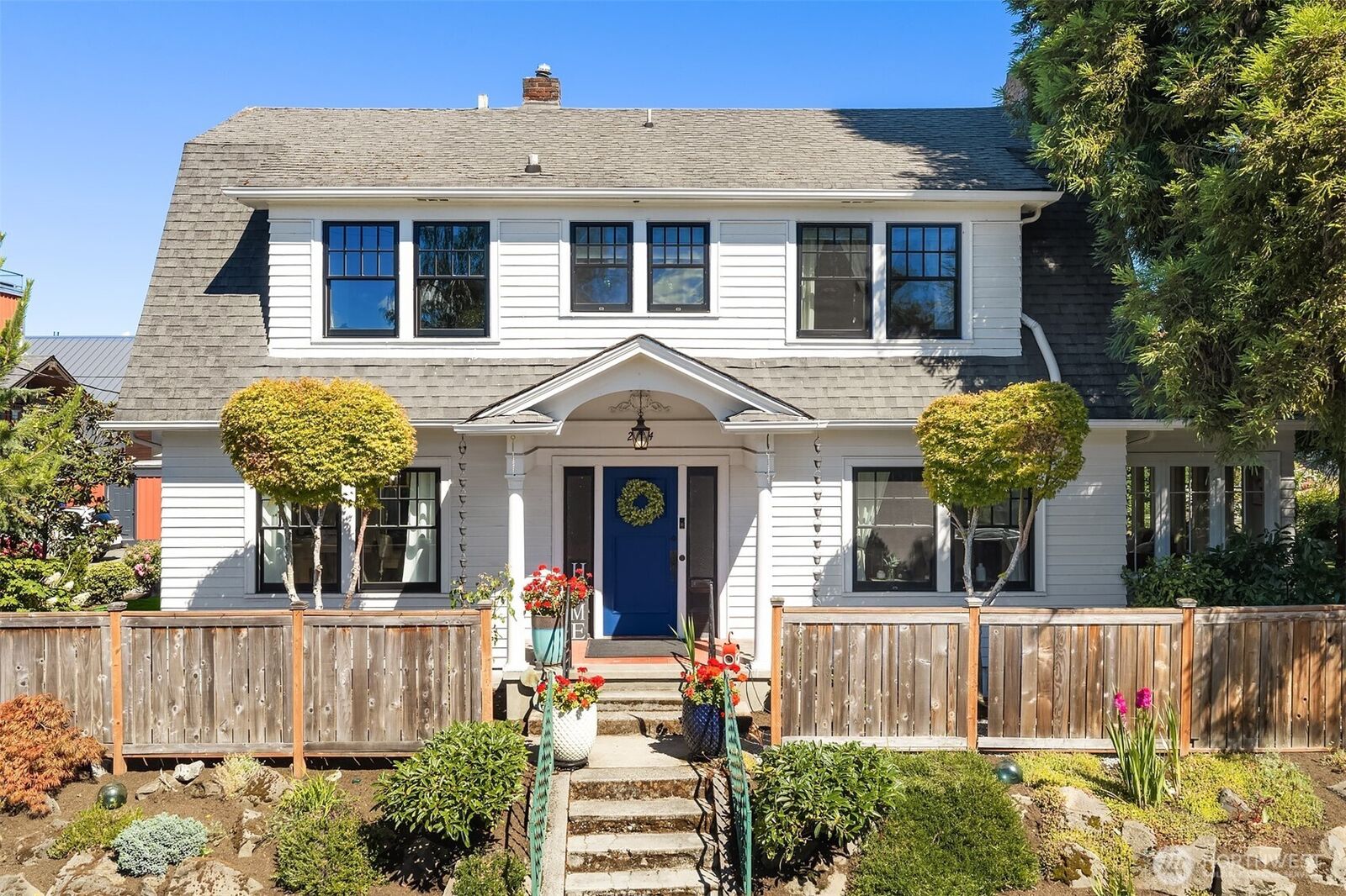 Property Photo: 2414 Belvidere Avenue SW WA 98126