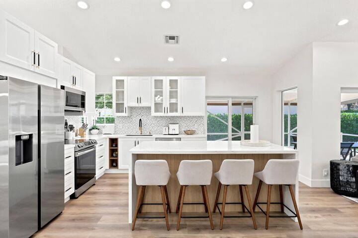 Property Photo: 5212 Bodega Place FL 33484