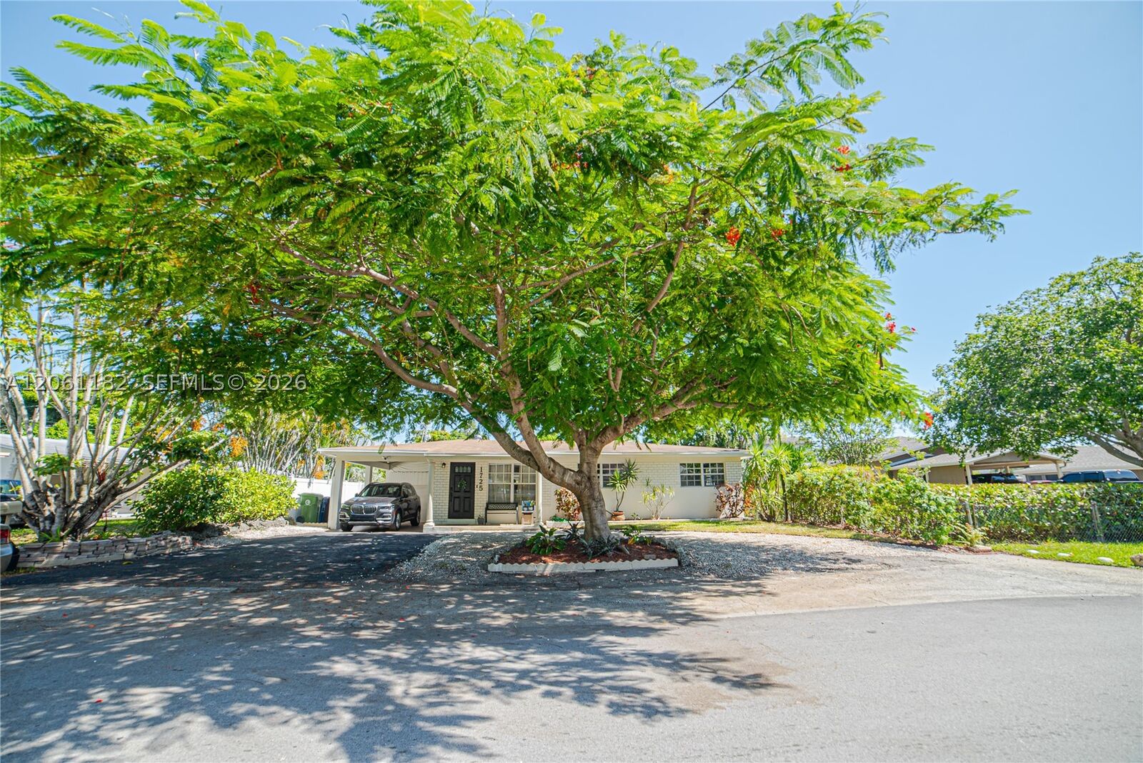Property Photo:  1725 SW 30th St  FL 33315 