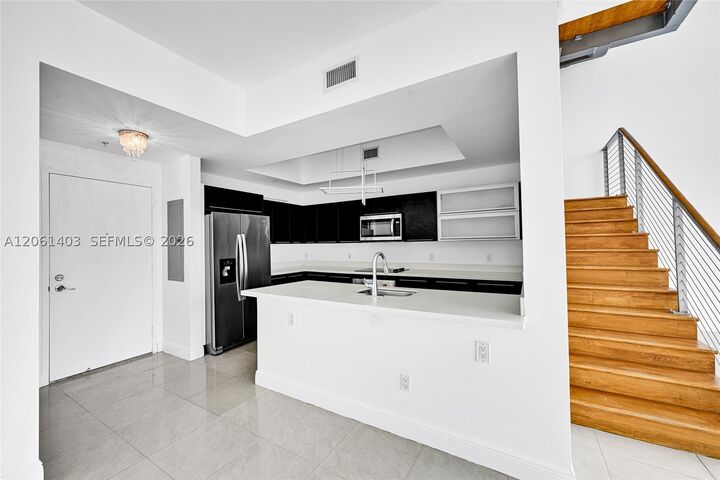 Property Photo: 90 SW 3rd St Ph-17 FL 33130