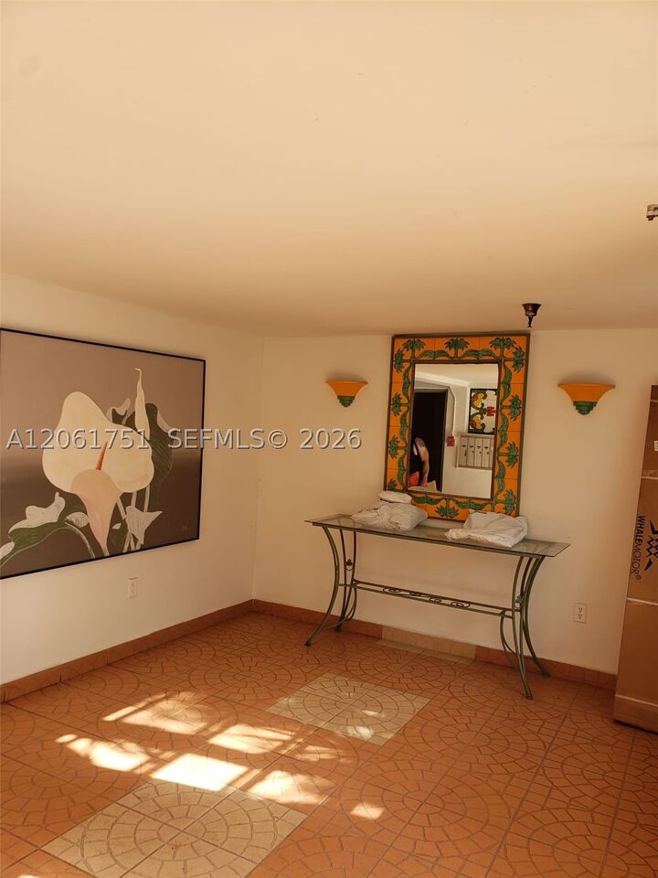 Property Photo:  525 Meridian Ave 102  FL 33139 