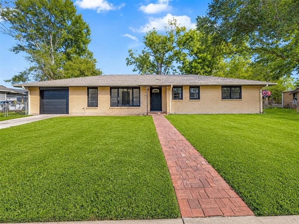 Property Photo: 2707 Tupelo Street LA 70601