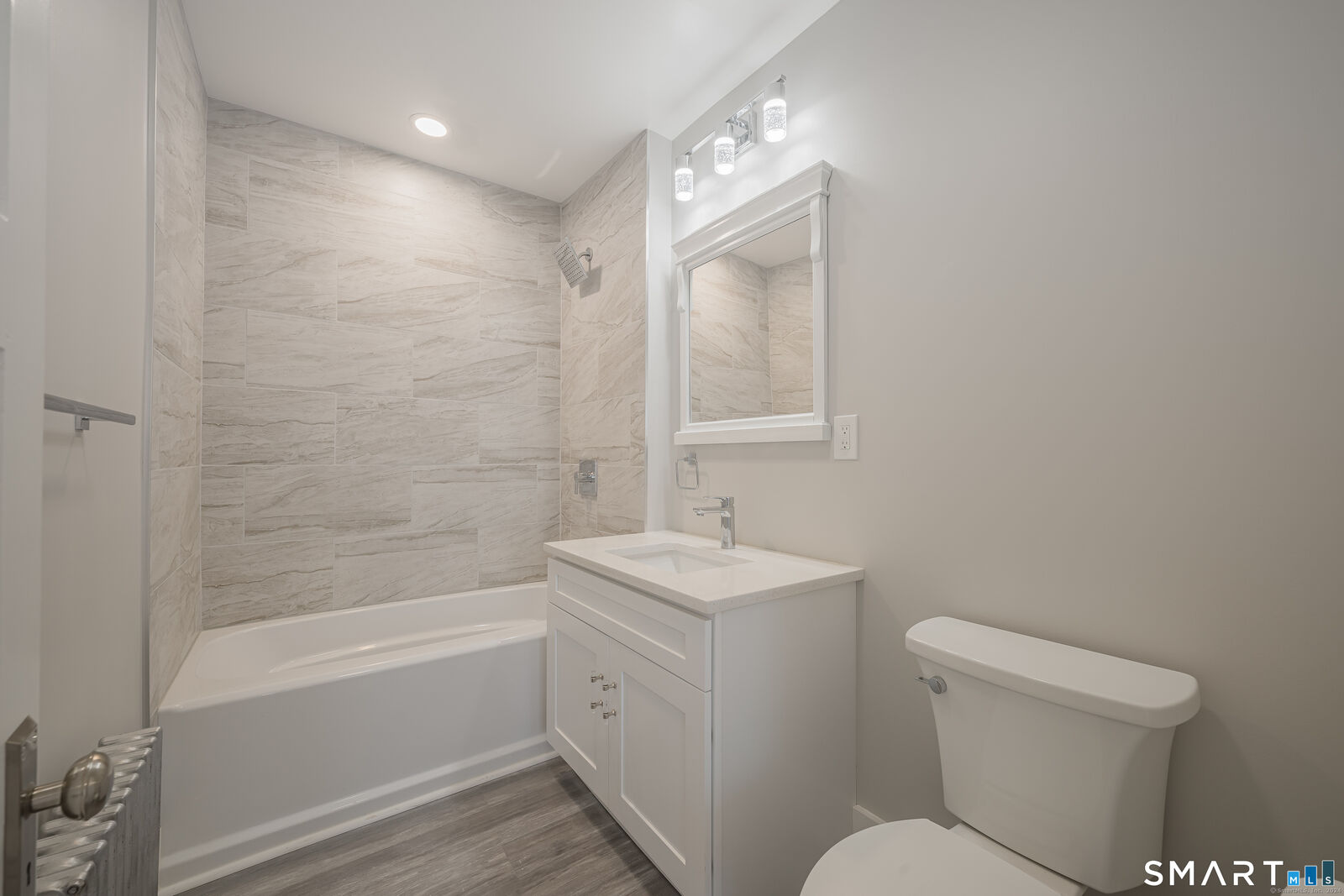 Property Photo:  