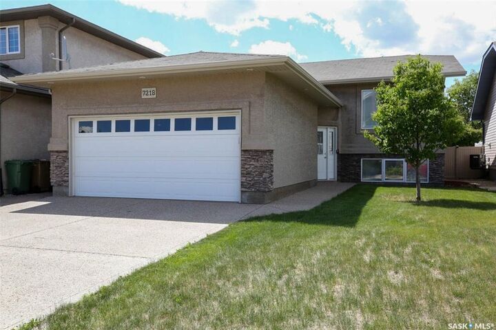 Property Photo:  7218 Wascana Cove Way  SK S4V 3G2 