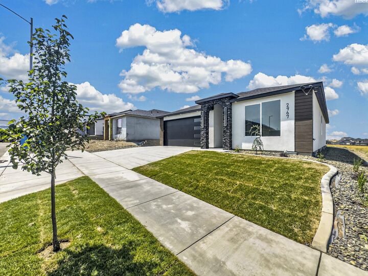 Property Photo:  2967 Meadowlark Ave  WA 99352 