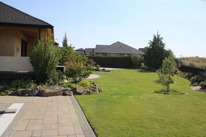Property Photo: 922 W Allenwhite Dr. WA 99352