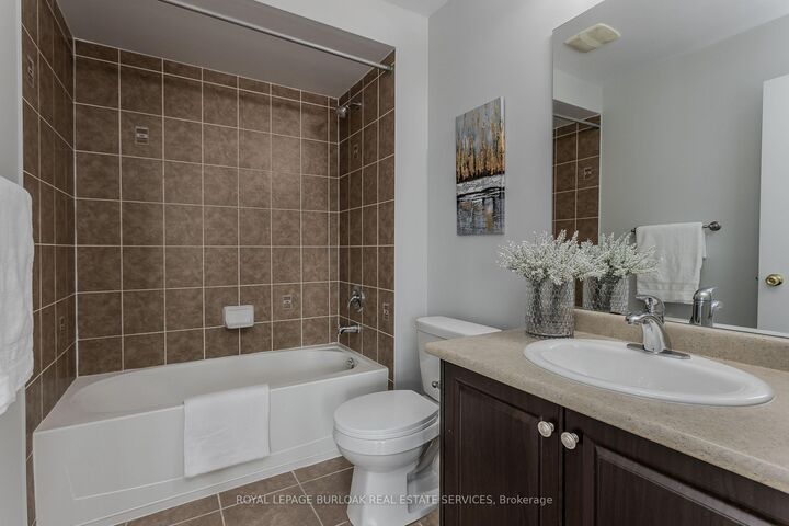 Property Photo:  4823 Thomas Alton Boulevard 48  ON L7M 0V2 