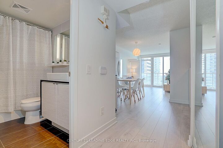 Property Photo: 72 Esther Shiner Boulevard 2102 ON M2K 0C4
